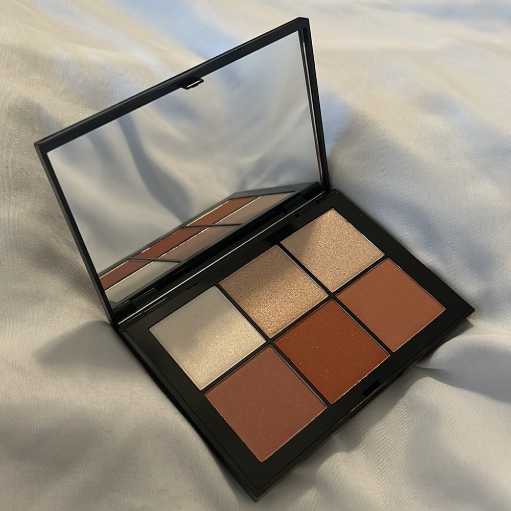 NWT Doucce Posh Powder Palette